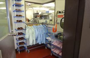 整理整頓(クリーンルーム前室)